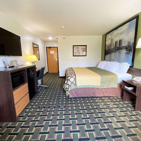 Super 8 By Wyndham Newport News/Jefferson Ave. Hotel Exterior foto