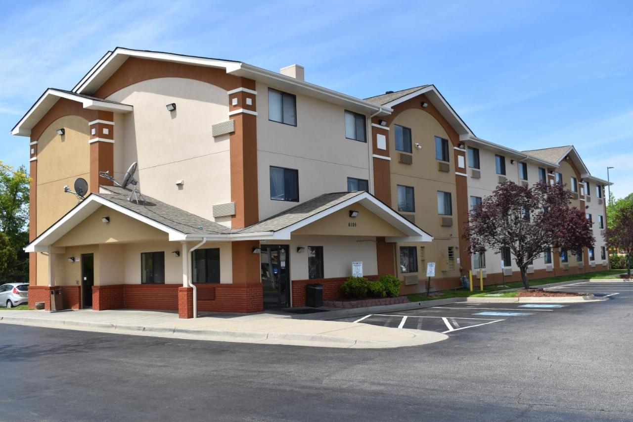 Super 8 By Wyndham Newport News/Jefferson Ave. Hotel Exterior foto