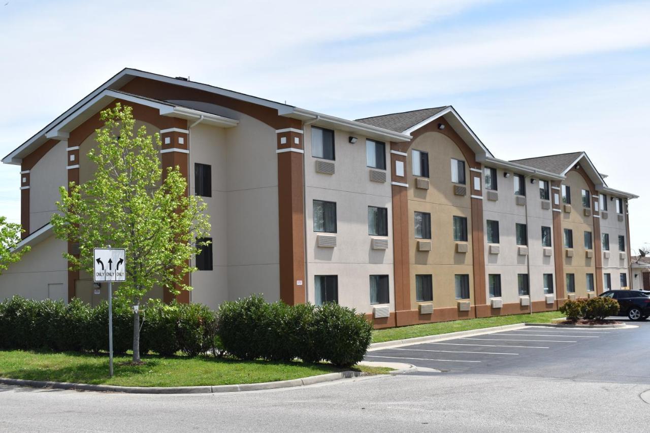 Super 8 By Wyndham Newport News/Jefferson Ave. Hotel Exterior foto