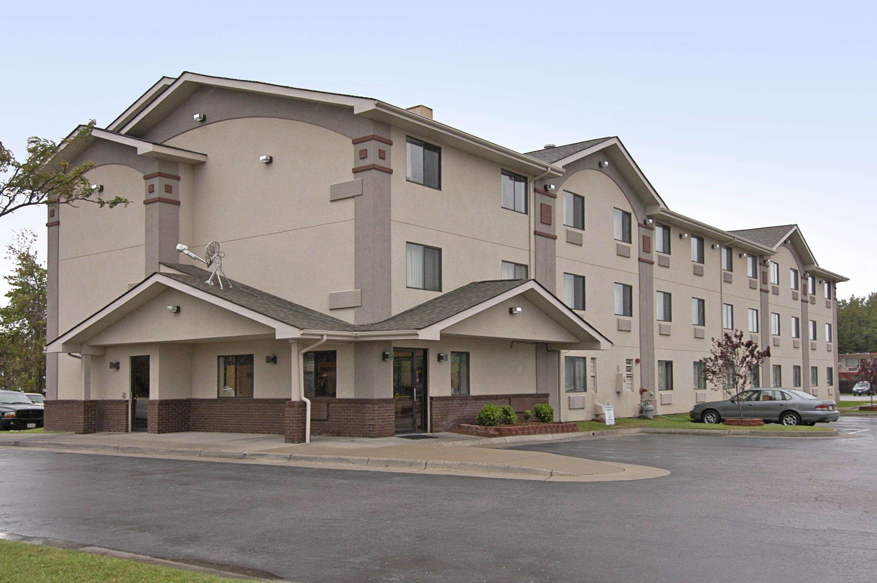 Super 8 By Wyndham Newport News/Jefferson Ave. Hotel Exterior foto