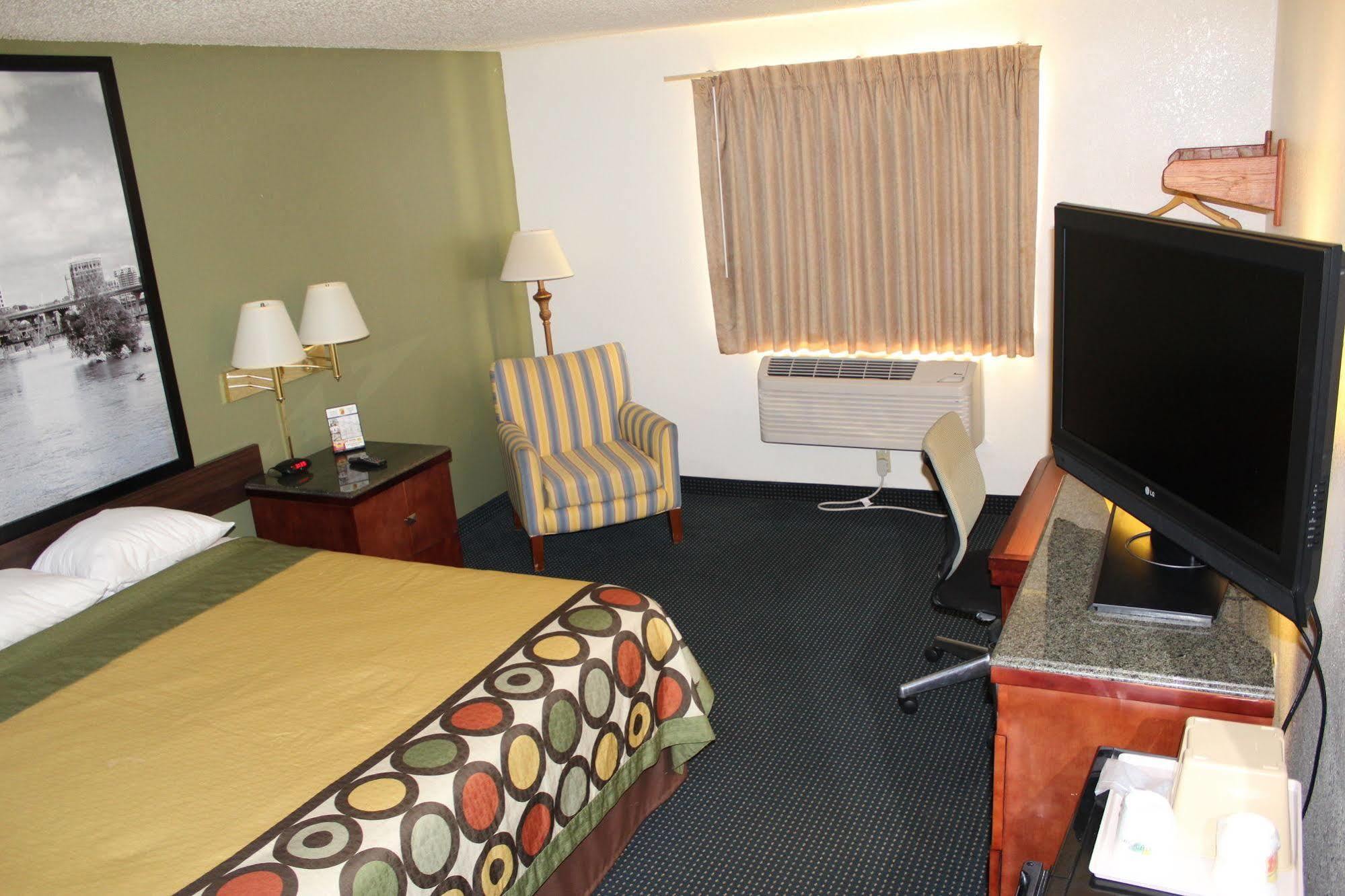 Super 8 By Wyndham Newport News/Jefferson Ave. Hotel Exterior foto