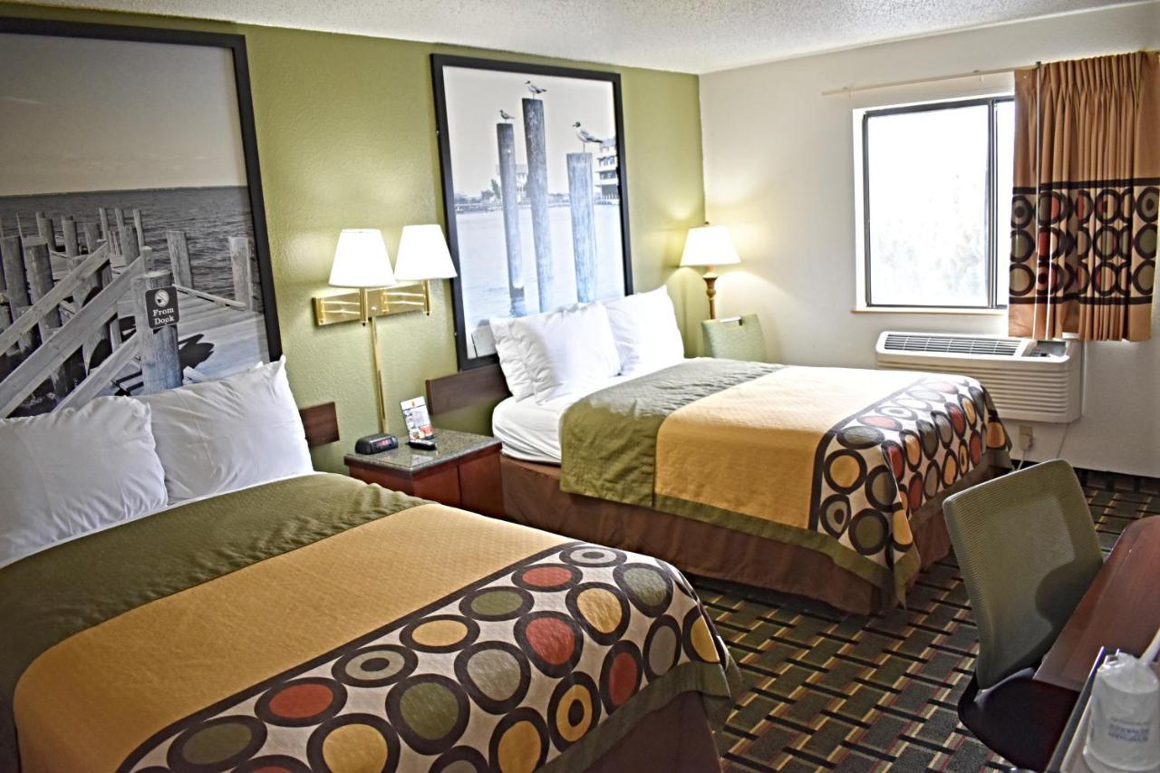 Super 8 By Wyndham Newport News/Jefferson Ave. Hotel Exterior foto